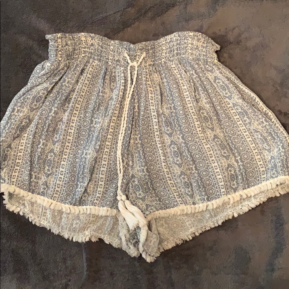 SUPER CUTE belk shorts says an xl but fit a l-m